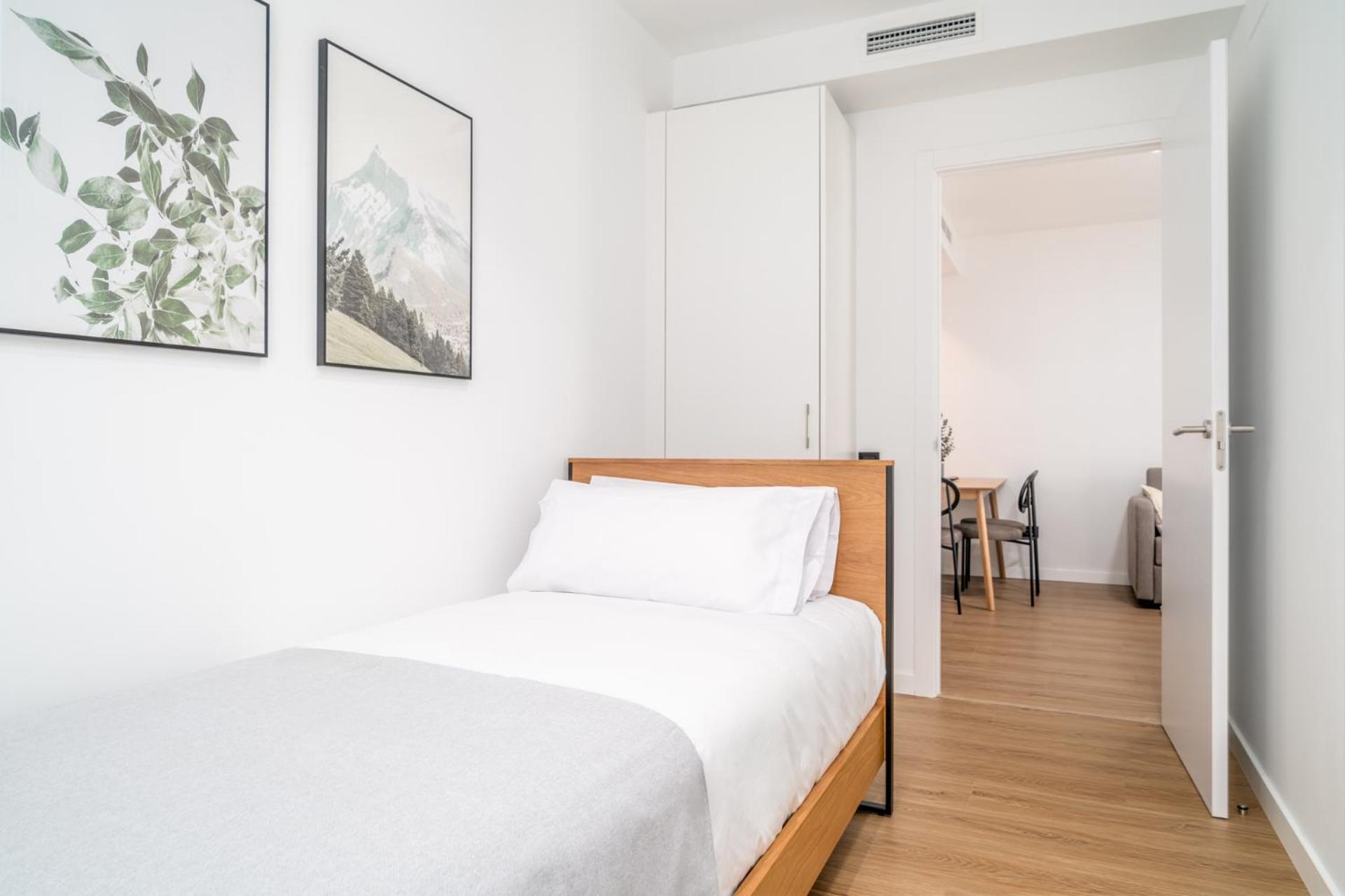 Limehome Barcelona Placa Pirineus L'Hospitalet de Llobregat Exterior photo