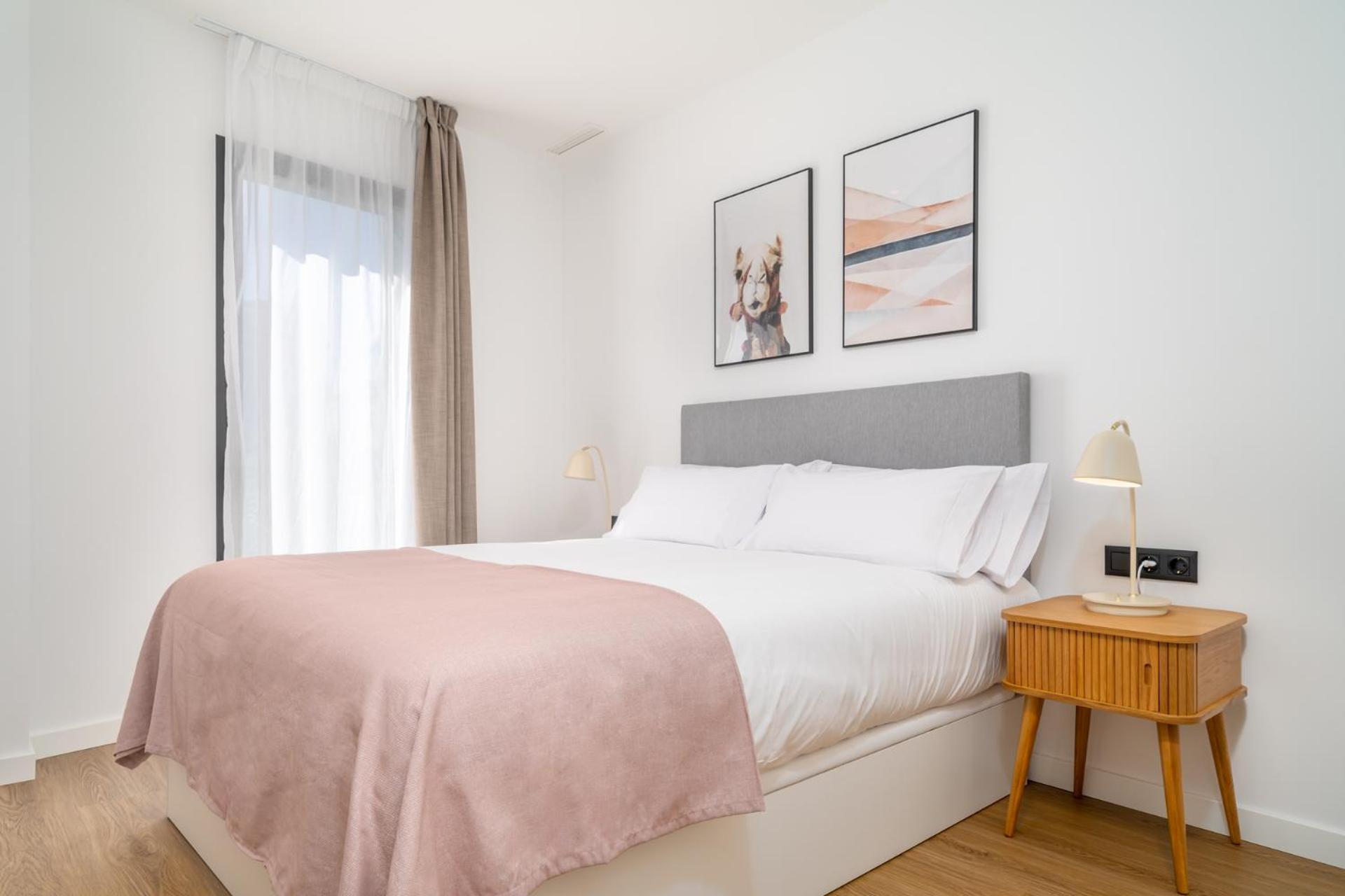 Limehome Barcelona Placa Pirineus L'Hospitalet de Llobregat Exterior photo