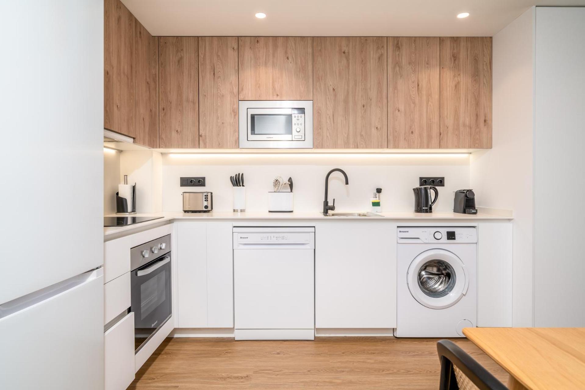 Limehome Barcelona Placa Pirineus L'Hospitalet de Llobregat Exterior photo